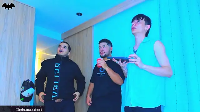 Snapshot of TheBatMansion chatting on February 2026 04:34:02 AM TheBatMansion online show from February 2026 04:34:02 AM