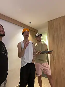 Snapshot of TheBatMansion chatting on March 2026 03:41:02 AM TheBatMansion online show from March 2026 03:41:02 AM