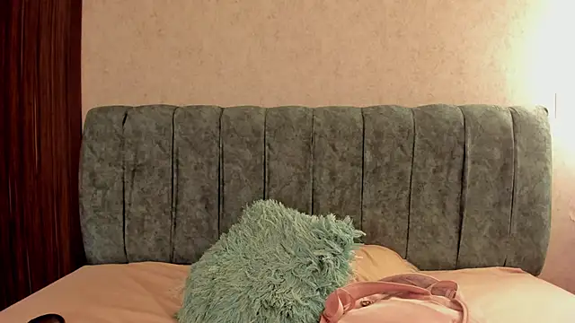 Aleera Walton online show from March 2026 07:07:02 PM