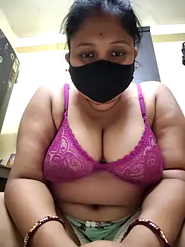 Curvy Trisha online show from March 2026 07:17:01 PM