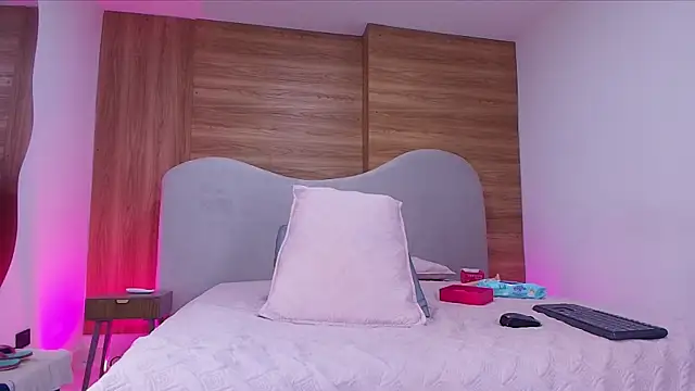 shaina adams online show from February 2026 12:02:02 PM