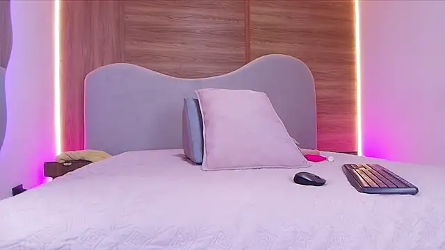 shaina adams online show from February 2026 11:55:01 AM