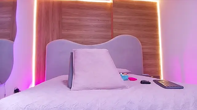 Snapshot of shaina_adams chatting on March 2026 12:00:01 PM shaina adams online show from March 2026 12:00:01 PM