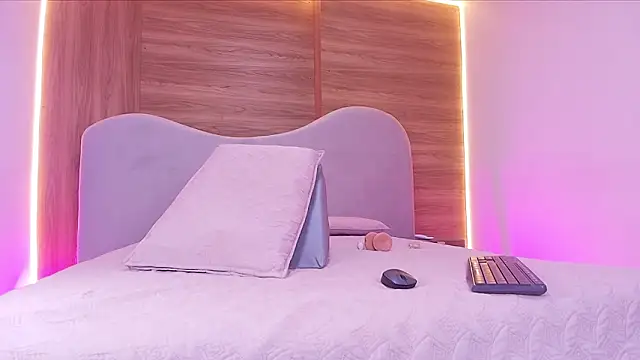 Snapshot of shaina_adams chatting on March 2026 12:00:02 PM shaina adams online show from March 2026 12:00:02 PM