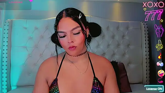 Maia Hotts online show from May 2026 07:54:02 PM