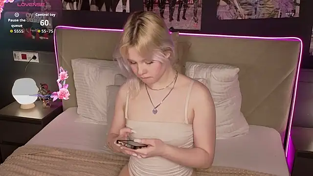 MollySoftGlow online show from April 2026 10:54:02 AM