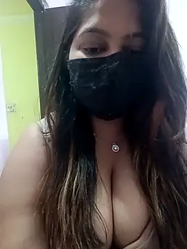 Snapshot of Aliya_Hott chatting on April 2026 04:32:01 AM Aliya Hott online show from April 2026 04:32:01 AM