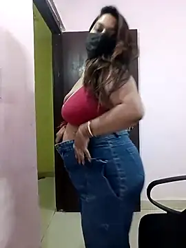 Snapshot of Aliya_Hott chatting on April 2026 05:30:01 AM Aliya Hott online show from April 2026 05:30:01 AM