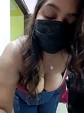 Snapshot of Aliya_Hott chatting on April 2026 03:39:02 AM Aliya Hott online show from April 2026 03:39:02 AM