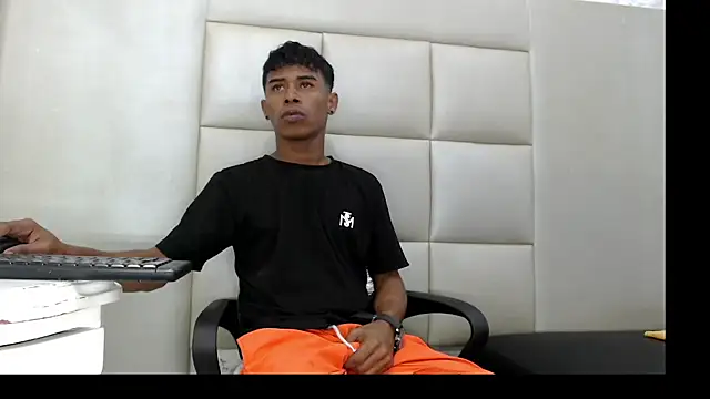 Snapshot of TonnyMarck chatting on February 2026 07:51:01 AM TonnyMarck online show from February 2026 07:51:01 AM