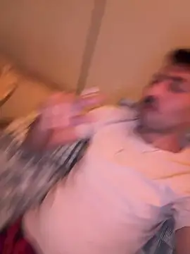 Snapshot of Aliiiix chatting on April 2026 08:43:02 PM Aliiiix online show from April 2026 08:43:02 PM