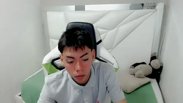 Liarr  online show from February 2026 07:56:02 PM