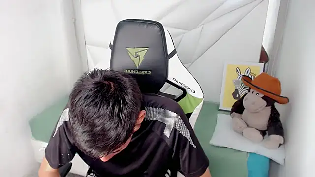 Liarr  online show from February 2026 07:54:02 PM