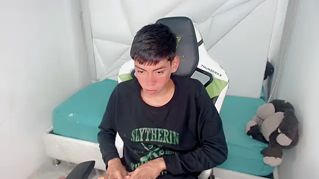 Liarr  online show from February 2026 08:07:02 PM