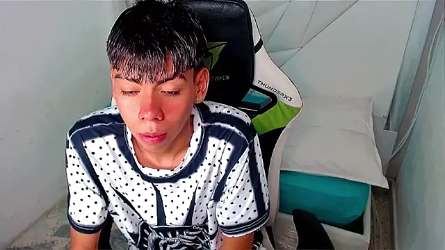 Liarr  online show from April 2026 09:04:02 PM