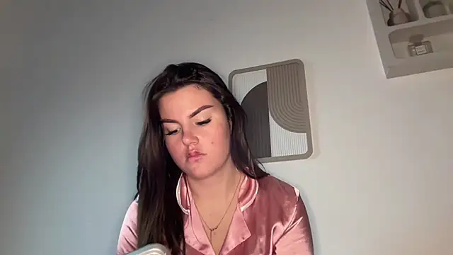 kiaraaaa75 online show from February 2026 04:35:01 PM