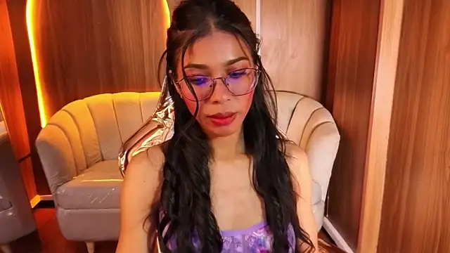 Snapshot of Alina_b_ chatting on May 2026 07:52:01 PM Alina b online show from May 2026 07:52:01 PM