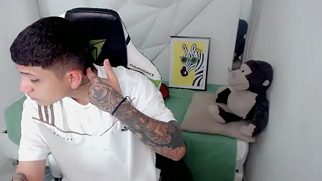 Snapshot of Black_diamondd_ chatting on February 2026 02:00:02 PM Black diamondd online show from February 2026 02:00:02 PM