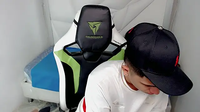 Snapshot of Black_diamondd_ chatting on February 2026 01:17:01 PM Black diamondd online show from February 2026 01:17:01 PM