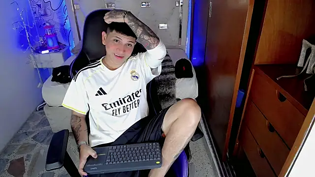 Snapshot of Black_diamondd_ chatting on April 2026 04:47:02 PM Black diamondd online show from April 2026 04:47:02 PM