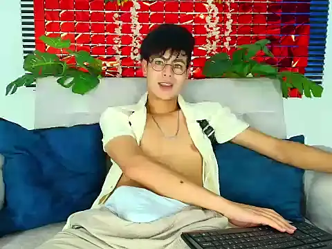 Snapshot of ThiiagoSaeenz chatting on February 2026 12:18:02 AM ThiiagoSaeenz online show from February 2026 12:18:02 AM