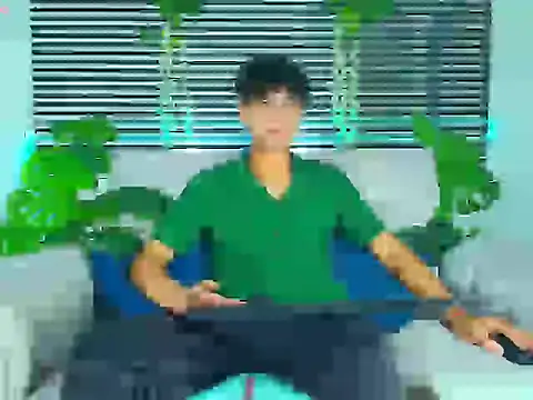 ThiiagoSaeenz online show from April 2026 03:39:02 PM