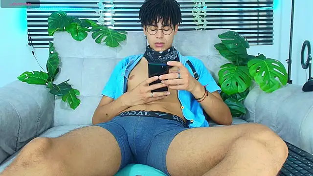 Snapshot of ThiiagoSaeenz chatting on May 2026 04:56:02 PM ThiiagoSaeenz online show from May 2026 04:56:02 PM