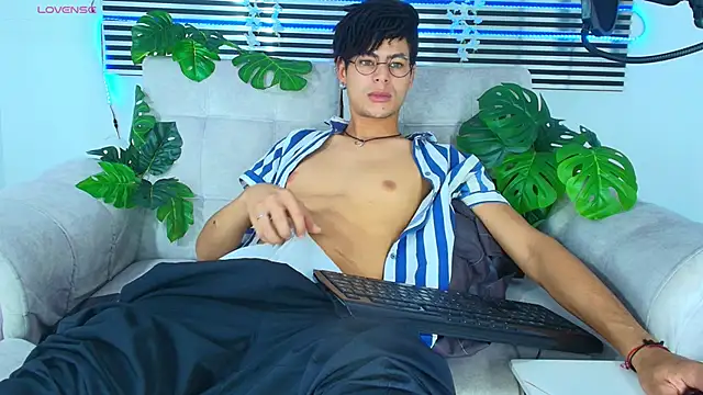 Snapshot of ThiiagoSaeenz chatting on May 2026 05:28:01 PM ThiiagoSaeenz online show from May 2026 05:28:01 PM