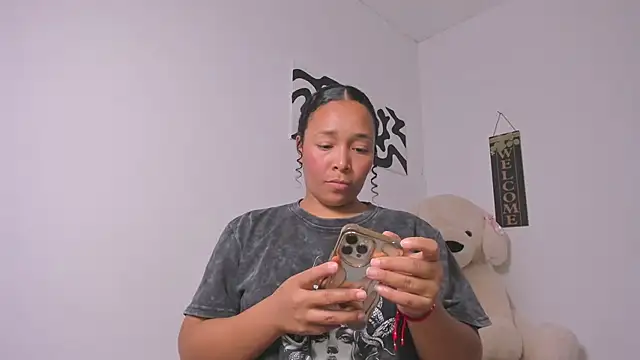 Nia13 online show from March 2026 05:13:01 AM