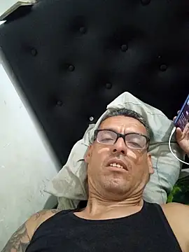 Carlos-0425 online show from May 2026 04:30:01 AM