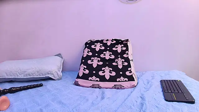 melany roberts  online show from February 2026 03:12:01 AM