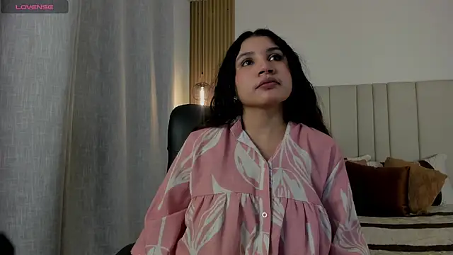 Snapshot of Victoria_Rosee chatting on April 2026 12:33:01 PM Victoria Rosee online show from April 2026 12:33:01 PM