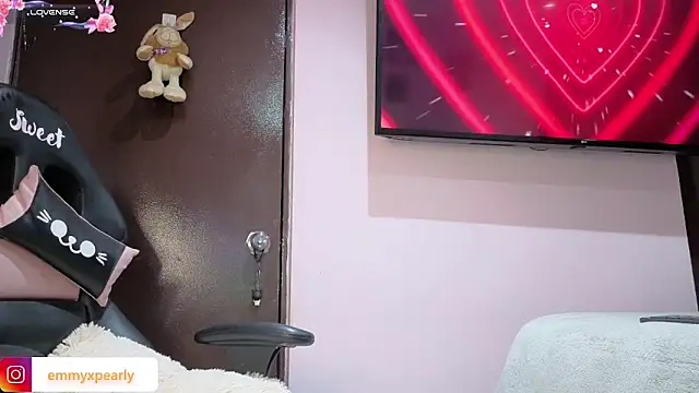 emyxpearly online show from March 2026 07:15:01 AM