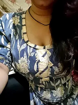 Snapshot of PARI51 chatting on May 2026 07:43:01 PM PARI51 online show from May 2026 07:43:01 PM
