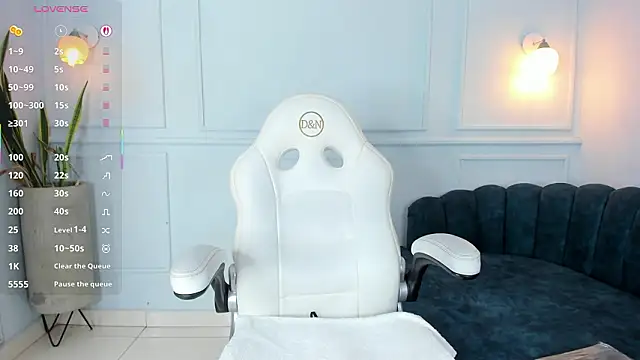 Lia Velez  online show from February 2026 03:47:02 AM