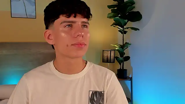 Snapshot of Angel_eros_ chatting on February 2026 04:51:02 AM Angel eros online show from February 2026 04:51:02 AM