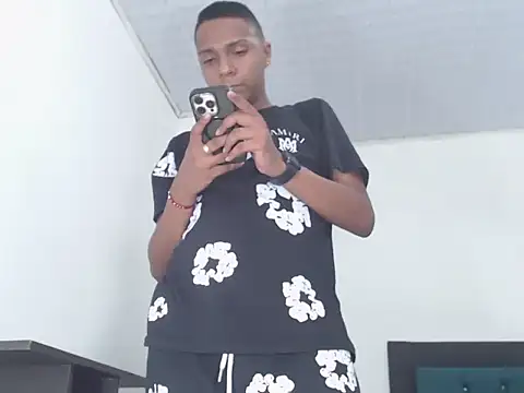 Snapshot of hotboyluxe chatting on April 2026 06:44:02 AM hotboyluxe online show from April 2026 06:44:02 AM