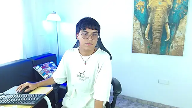 Maecum18 online show from July 2026 09:06:02 PM