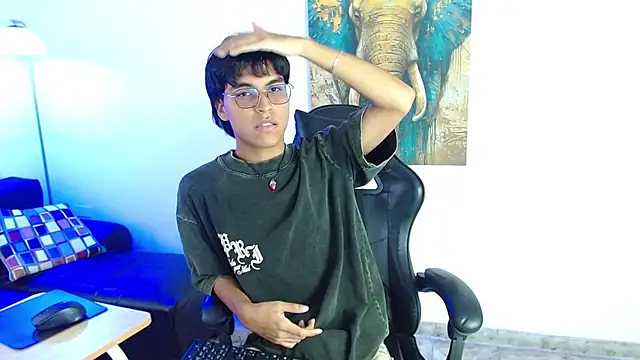 Maecum18 online show from July 2026 09:19:02 PM