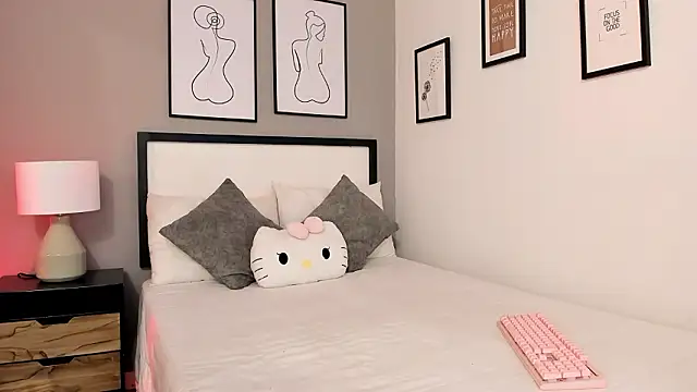 QueenRose    online show from February 2026 12:33:01 PM