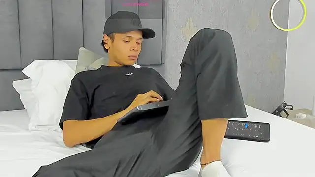 Alejandroo Montenegro online show from March 2026 02:39:01 AM