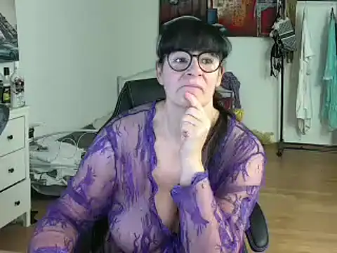 Sylly online show from February 2025 07:33:02 AM