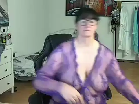 Sylly online show from February 2025 12:45:02 PM