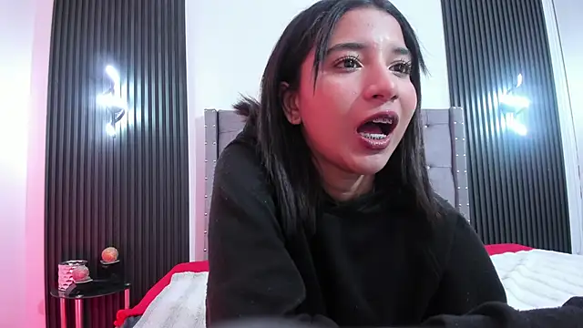 Snapshot of Emily_bruss chatting on February 2026 03:22:01 AM Emily bruss online show from February 2026 03:22:01 AM