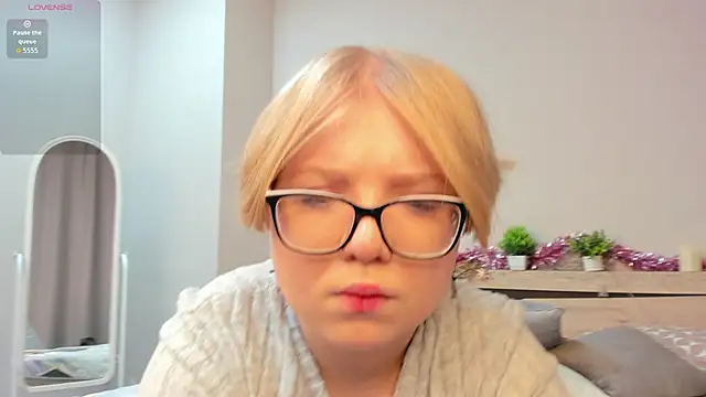 Lauraaa Smith online show from February 2026 07:28:02 AM