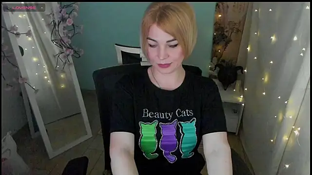 Snapshot of CuttieEmma chatting on May 2026 12:54:02 PM CuttieEmma online show from May 2026 12:54:02 PM