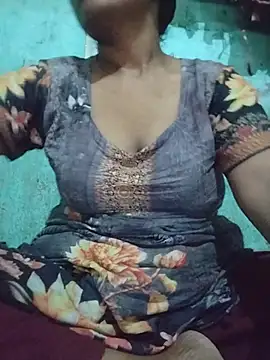Snapshot of Romantic-Couple999 chatting on June 2026 06:33:01 AM Romantic-Couple999 online show from June 2026 06:33:01 AM
