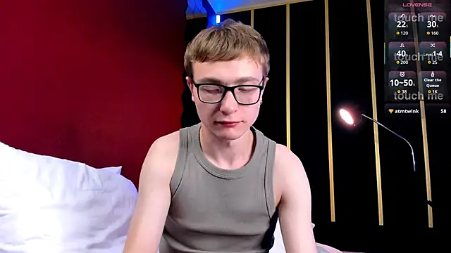 Snapshot of Emmit_Barker chatting on July 2026 11:32:01 PM Emmit Barker online show from July 2026 11:32:01 PM