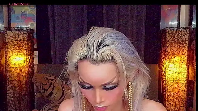Snapshot of SeductiveSamanthaTS chatting on July 2026 05:26:02 PM SeductiveSamanthaTS online show from July 2026 05:26:02 PM