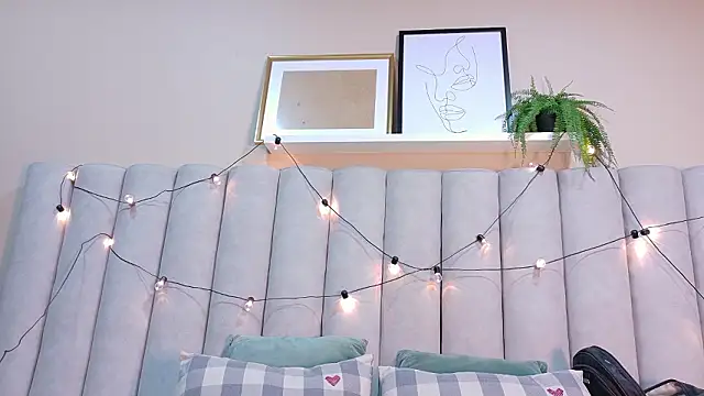 Snapshot of EmmaLou__ chatting on February 2026 04:10:01 AM EmmaLou online show from February 2026 04:10:01 AM